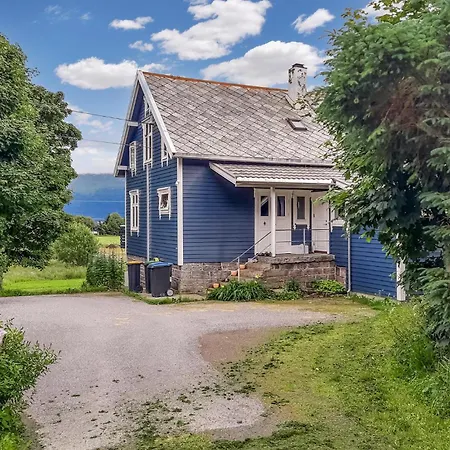 Nice In With House A Panoramic View Tatil Evi Kjerstad (Lepsoya)